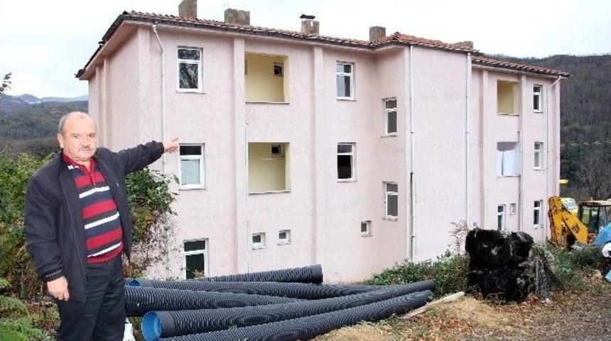 Hastane Olarak Yapılan Bina Atıl Halde Bekliyor