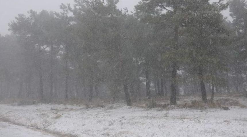 &Ccedil;anakkale&rsquo;de Kar Yağışı Etkili Oluyor