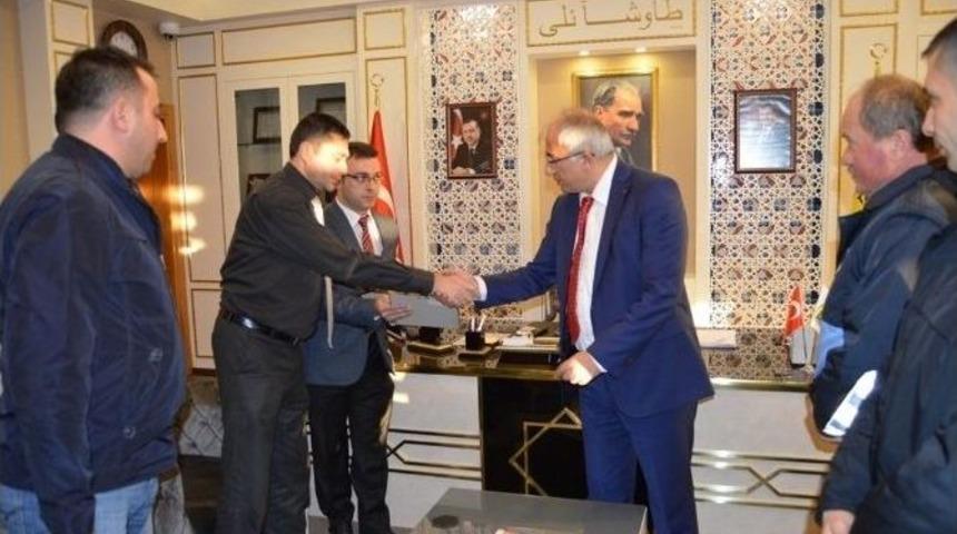 Bakkallar Odasından Zabıtalara Teşekk&uuml;r Plaketi