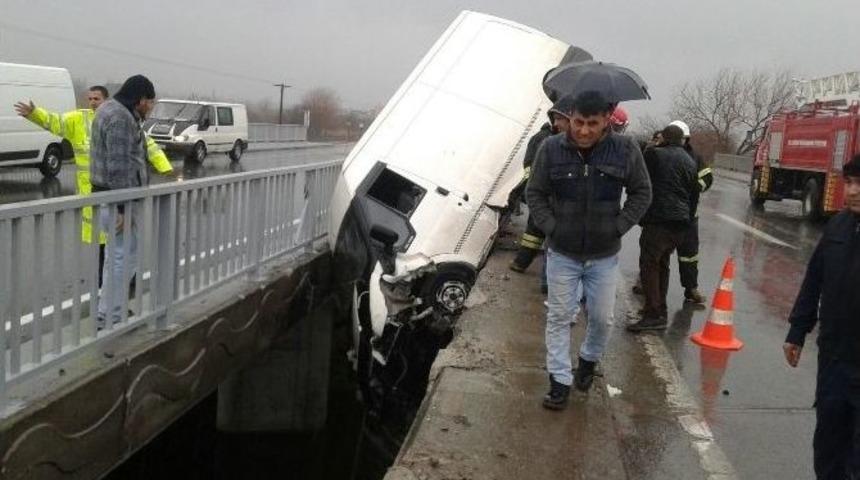Aydın&rsquo;da Trafik Kazası: 1&rsquo;i Ağır 3 Yaralı