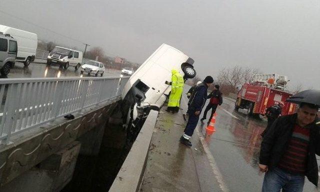 Aydın’da Trafik Kazası: 1’i Ağır 3 Yaralı