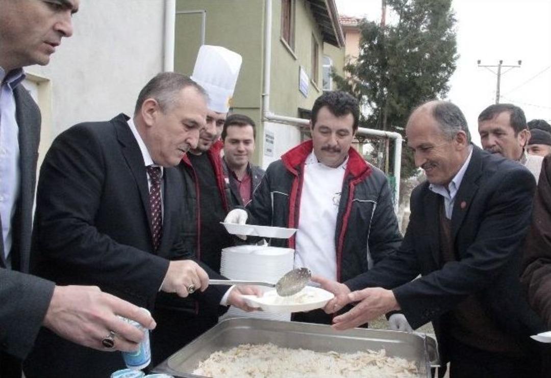 Başkan Yılmaz, Cuma Namazı Sonrası Etli Pilav Dağıttı