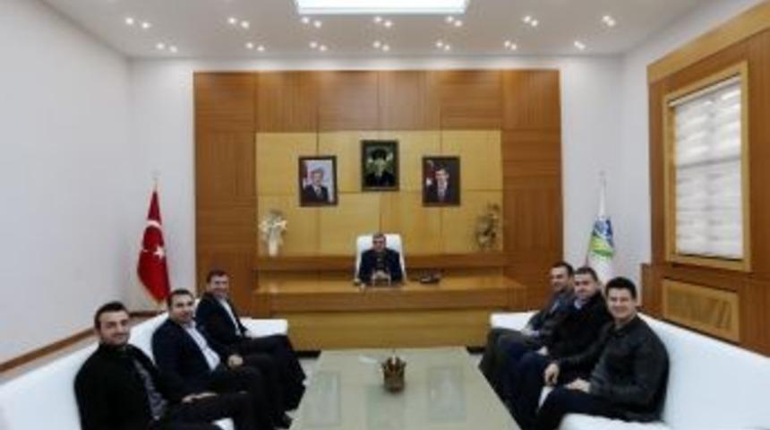 Başkan Zeki To&ccedil;oğlu Ak Parti İl Gen&ccedil;lik Kollarını Ağırladı