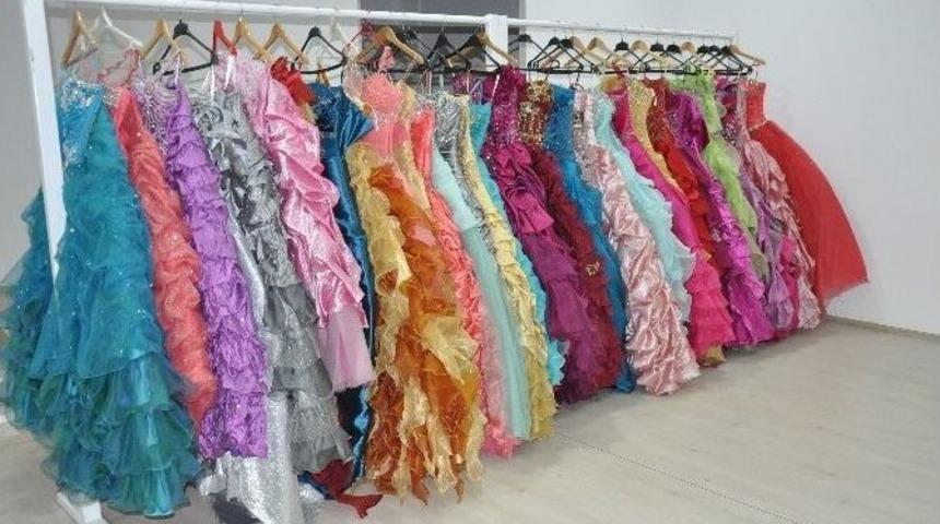 Kastamonu Belediyesi&rsquo;nden İhtiya&ccedil; Sahiplerine Gelinlik Ve Kınalık