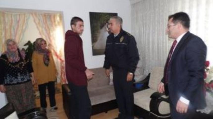 &Ccedil;an Kaymakamı Kakillioğlu Gazi Polis Adem Orta&rsquo;yı Ziyaret Etti