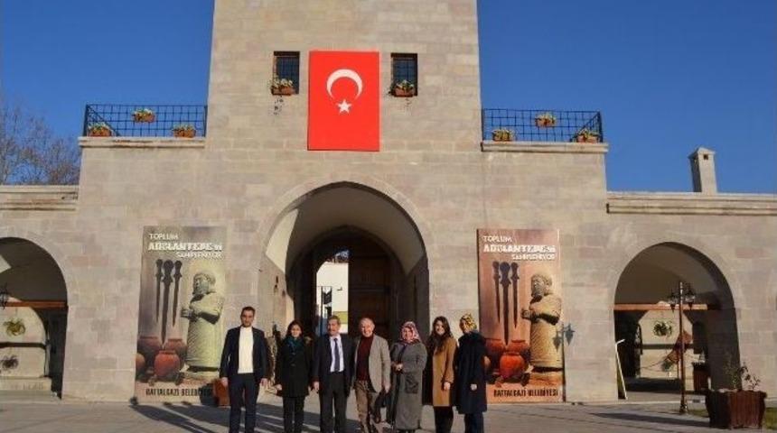 Prof. Dr. Ahmet Şimşirgil, Battalgazi İl&ccedil;esinde Bulunan Tarihi Mekanları Gezdi