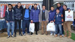 Nazilli’de Futbolculardan ‘askıda Elbise’ Kampanyasına Destek