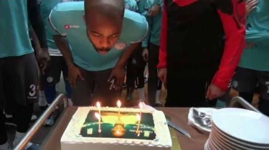 Sylvestre&rsquo;ye Doğum G&uuml;n&uuml; S&uuml;rprizi