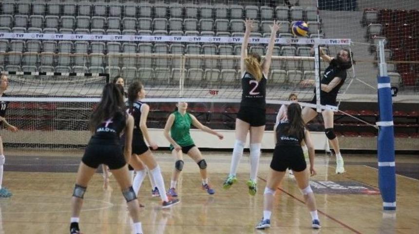 Yalova&rsquo;da Voleybol Terfi Ma&ccedil;ları Başladı