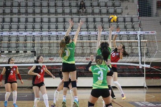 Yalova’da Voleybol Terfi Maçları Başladı