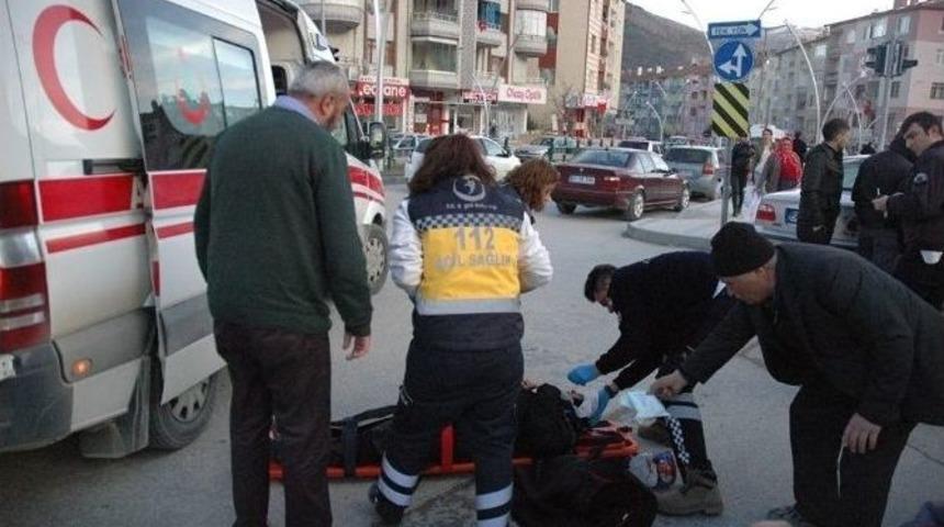 Engelli Aracına Otomobil &Ccedil;arptı: 1 Yaralı