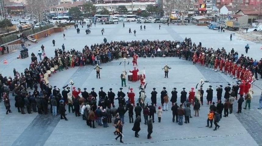 Niğde&rsquo;de Genelkurmay Başkanlığı Mehteran B&ouml;l&uuml;ğ&uuml; Konser Verdi