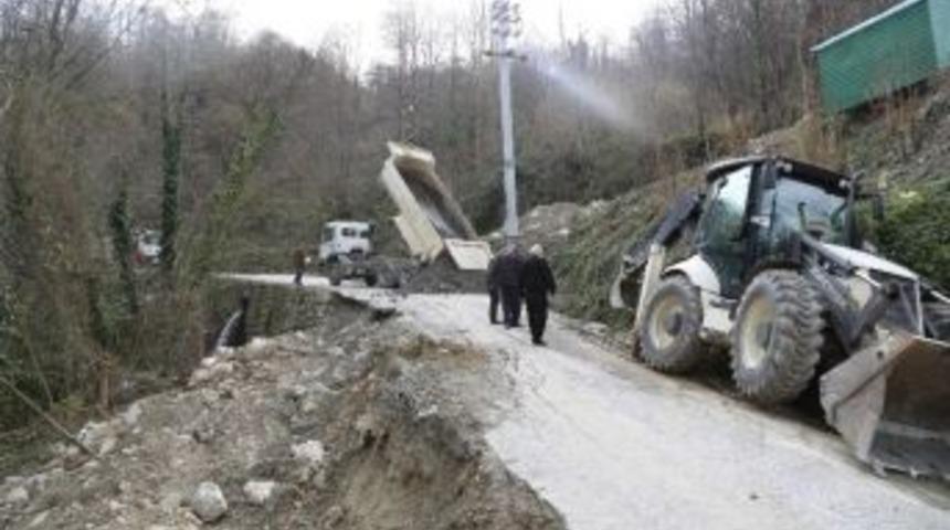 Sapanca Belediyesi Dibektaş Mahallesi Yollarını Onarıyor
