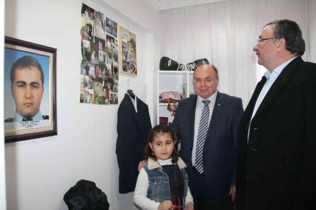 Şehit Polisin Kızının S&ouml;zleri Y&uuml;rekleri Dağladı