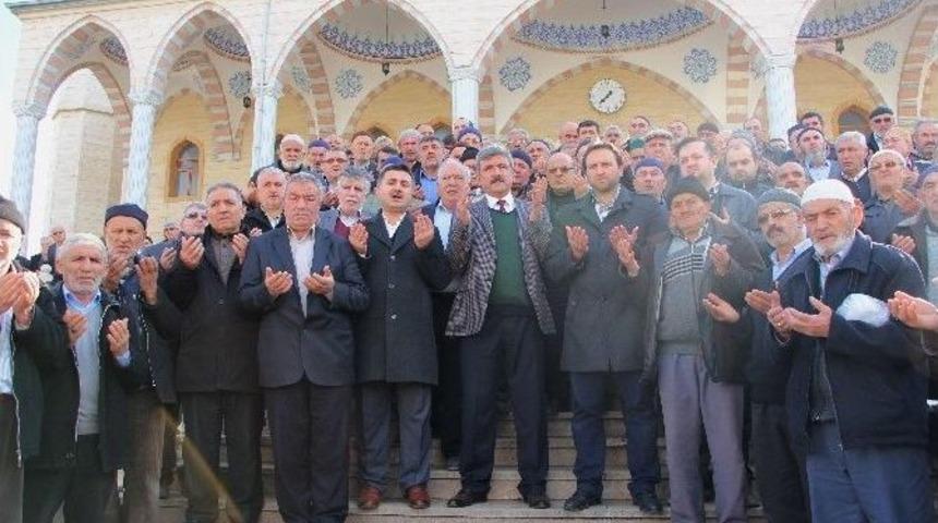Bayır Bucak T&uuml;rkmenleri İ&ccedil;in 3 Tır Yola &Ccedil;ıktı