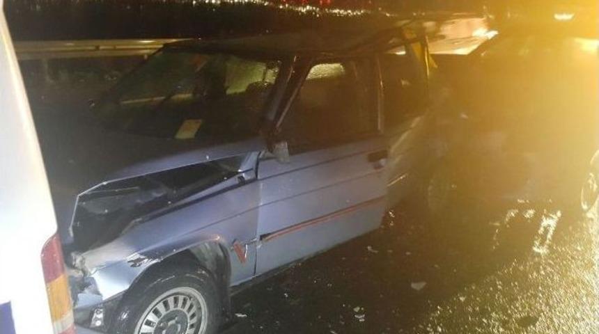 Aliağa&rsquo;da Zincirleme Trafik Kazası: 4 Yaralı