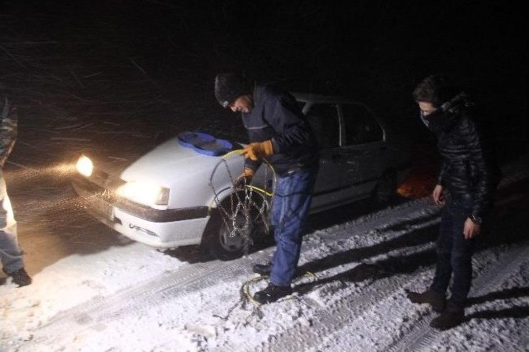 Kazdağlarında Kar Nedeniyle &Ccedil;ok Sayıda Ara&ccedil; Mahsur Kaldı