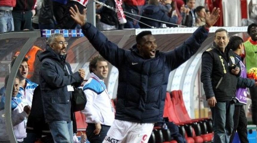 Eto&rsquo;o Galibiyeti Moraıs&rsquo;e Armağan Etti