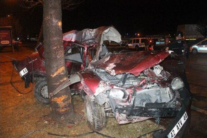 Otomobil Ağaca Çarptı: 1 Ölü, 1 Yaralı G5