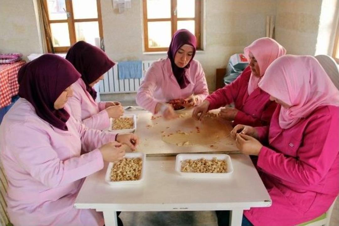 (&ouml;zel Haber) Bu Restoranda Sadece Kadınlar &Ccedil;alışıyor