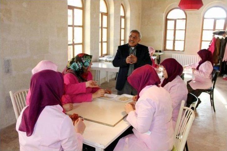 (özel Haber) Bu Restoranda Sadece Kadınlar Çalışıyor G2