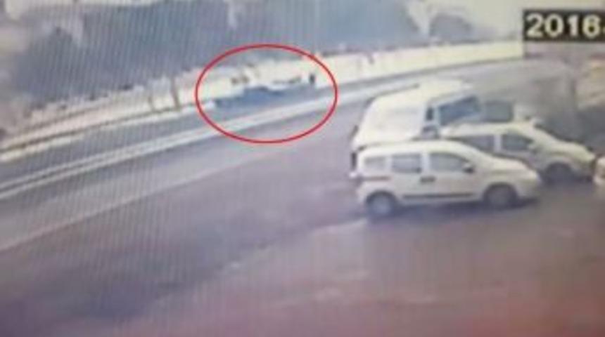 (&ouml;zel Haber) &ldquo;yol Vermedin&rdquo; Dediği S&uuml;r&uuml;c&uuml;y&uuml; Başından Vurup Ka&ccedil;tı