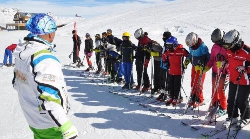 Hakkarili Kayak&ccedil;ılar T&uuml;rkiye Finaline Hazırlanıyor