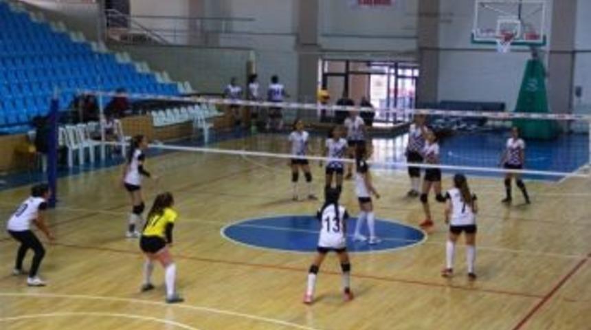 Bayanlar Voleybol Grup M&uuml;sabakaları Başladı
