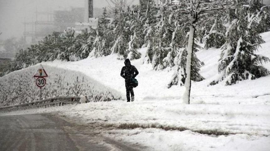 Kocaeli&rsquo;de Kar Yağışı Etkisini Arttırdı