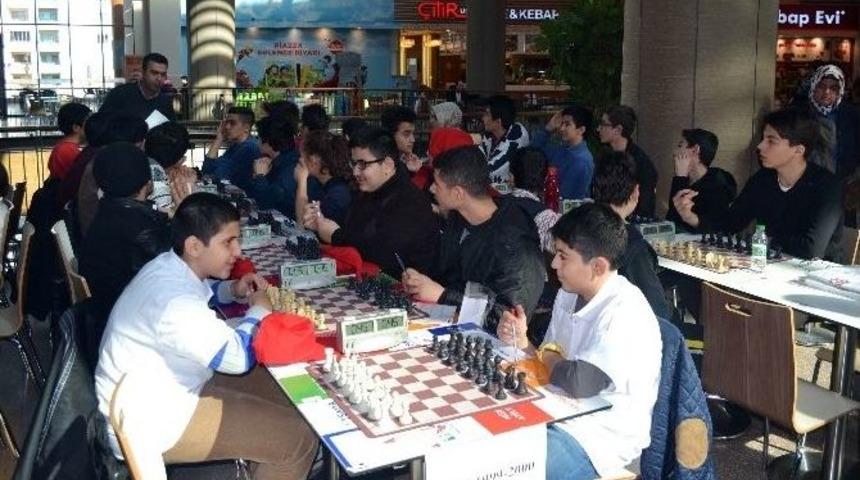 Satran&ccedil; Ustalara Kurtuluş İ&ccedil;in Şah &Ccedil;ekti