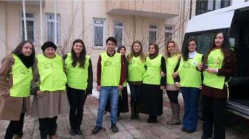 &Ccedil;ocuklara Neşe G&ouml;t&uuml;rd&uuml;ler