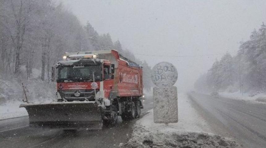 Bolu Dağı&rsquo;da Tipi Şeklinde Kar Yağışı Başladı