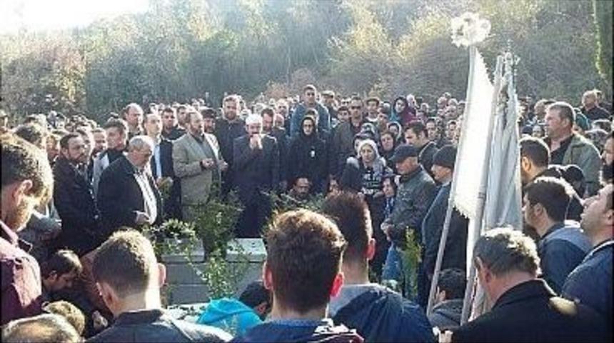 İki Kardeş Yan Yana Toprağa Verildi