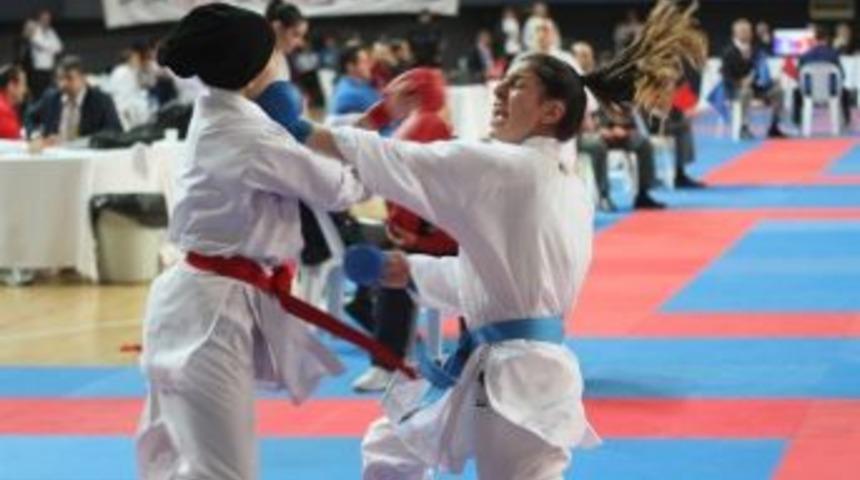 G&uuml;lsen Demirt&uuml;rk Avrupa İkincisi Oldu