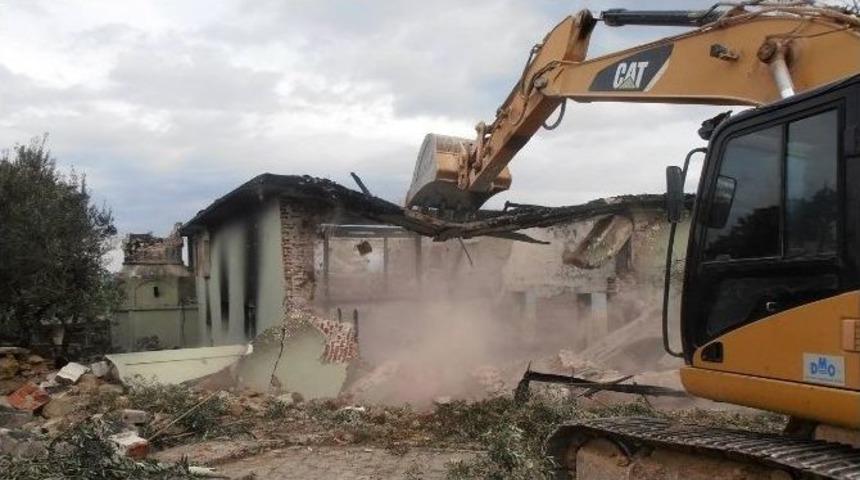 Misak&ccedil;a&rsquo;da Cami Enkazı Kaldırılıyor