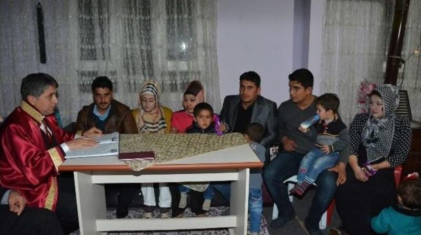 &Uuml;&ccedil; Kardeşin Nikahı Bir Arada Kıyıldı