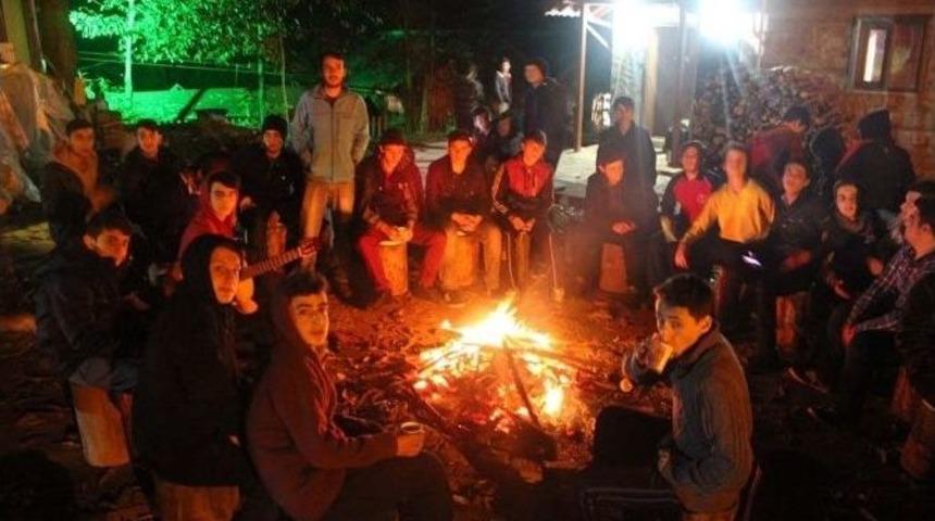 Tatilde &Ouml;ğrenciler Kamplarda Ders G&ouml;r&uuml;yor