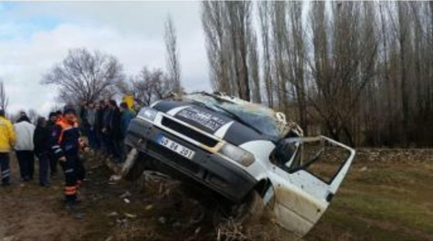 Boztepe Yolunda Yolcu Minib&uuml;s&uuml; Devrildi: 12 Yaralı