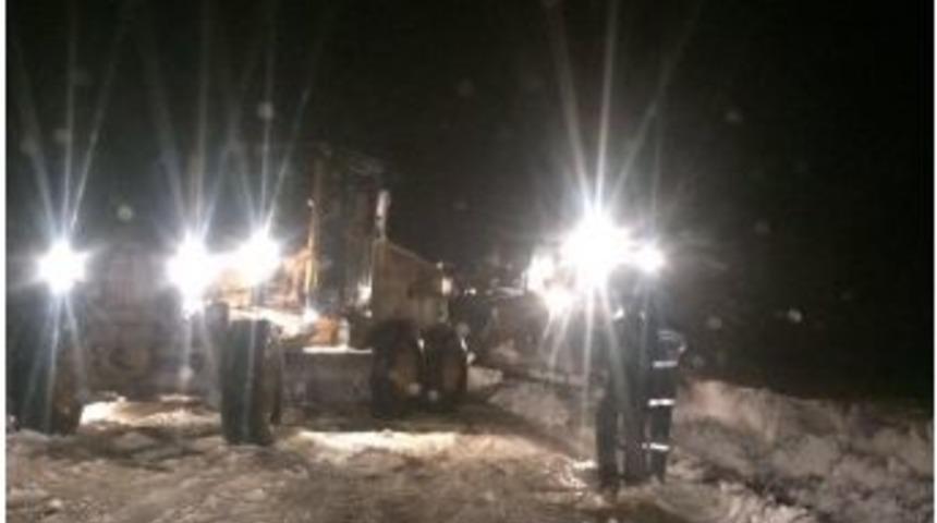 Karda Mahsur Kalan Vatandaşları Belediye Kurtardı