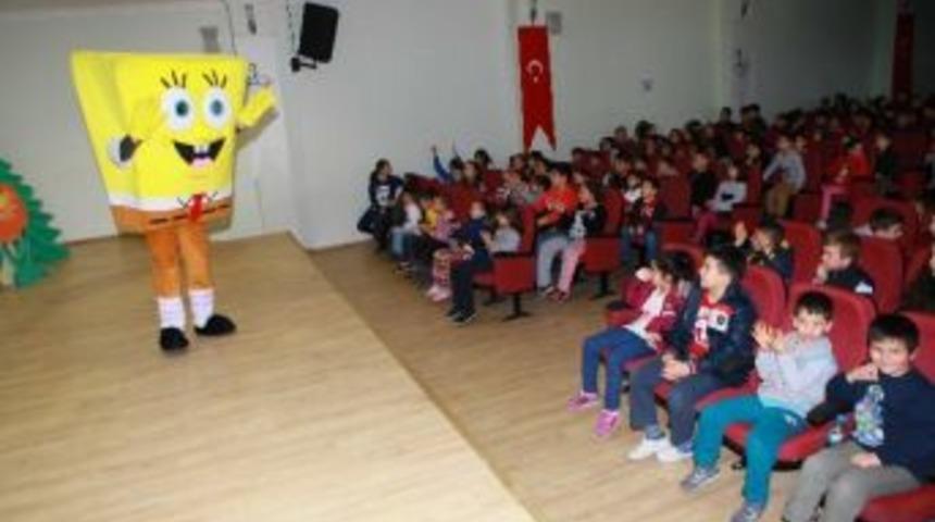 Bayraklı&rsquo;da &Ccedil;ocukların Tiyatro Mutluluğu