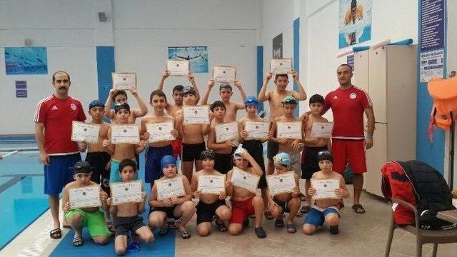 Kış Spor Okullarında Sertifika Heyecanı