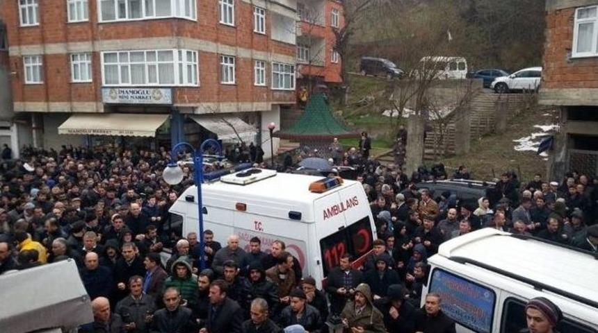Kazada &Ouml;len Ambulans Şof&ouml;r&uuml; Toprağa Verildi