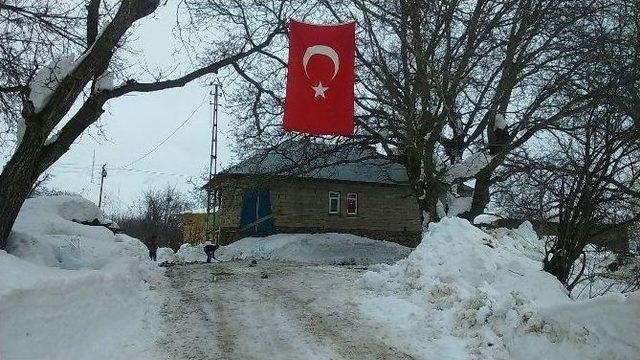 Hakkari Şehidini Bekliyor