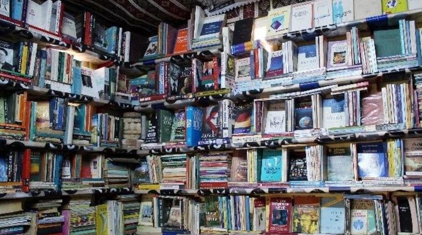 Kitap Hevesi &Ouml;zel K&uuml;t&uuml;phane Kurdurdu