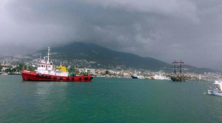 Alanya&rsquo;da Tur Teknesinde Panik