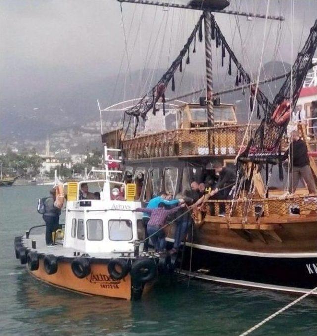 Alanya’da Tur Teknesinde Panik