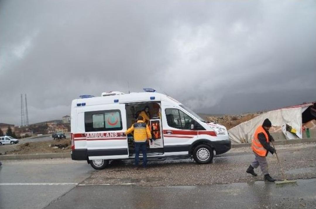 Tosya&rsquo;da Kargo Arabası Tır Dereye U&ccedil;tu