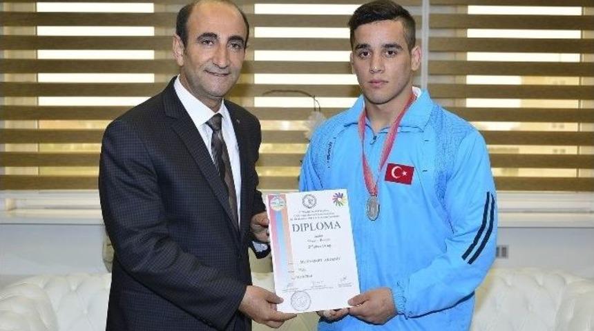 T&uuml;rk G&uuml;reşine Yıldırım Damgası