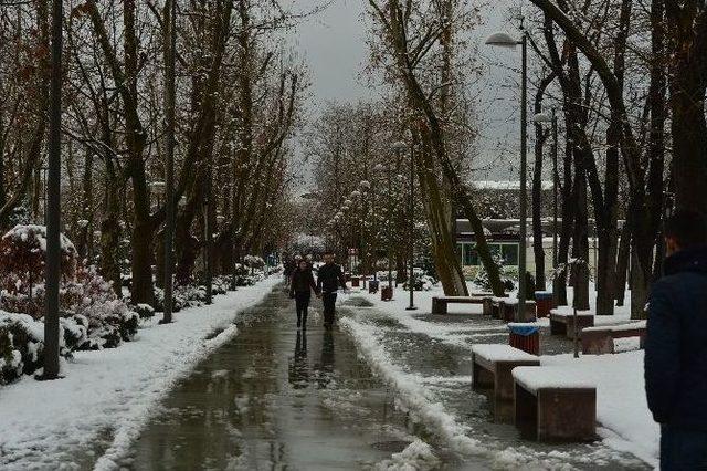 Başkent Parklarında Kar Sefası