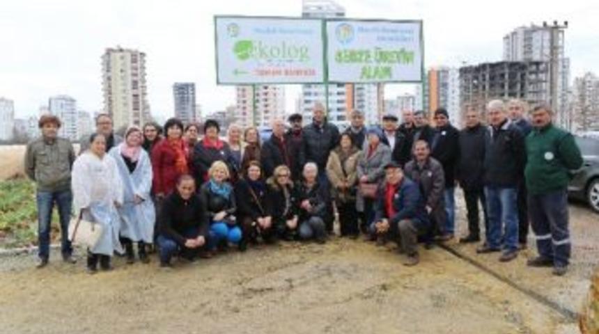 Mezitli Belediyesi G&ouml;n&uuml;ll&uuml;leri Yağmur Altında Toplandı